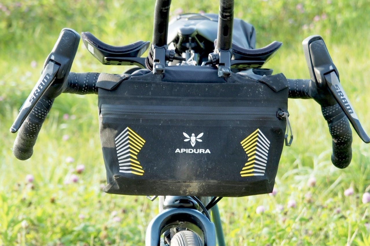 Apidura Expedition ハンドルバーバッグ／アクセサリーポケット - 自転車